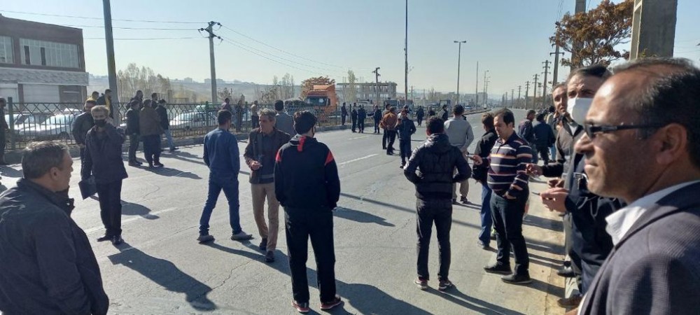 Təbrizdə etiraz aksiyası - Əhali ilə polis qüvvələri arasında toqquşma(VİDEO/FOTO)