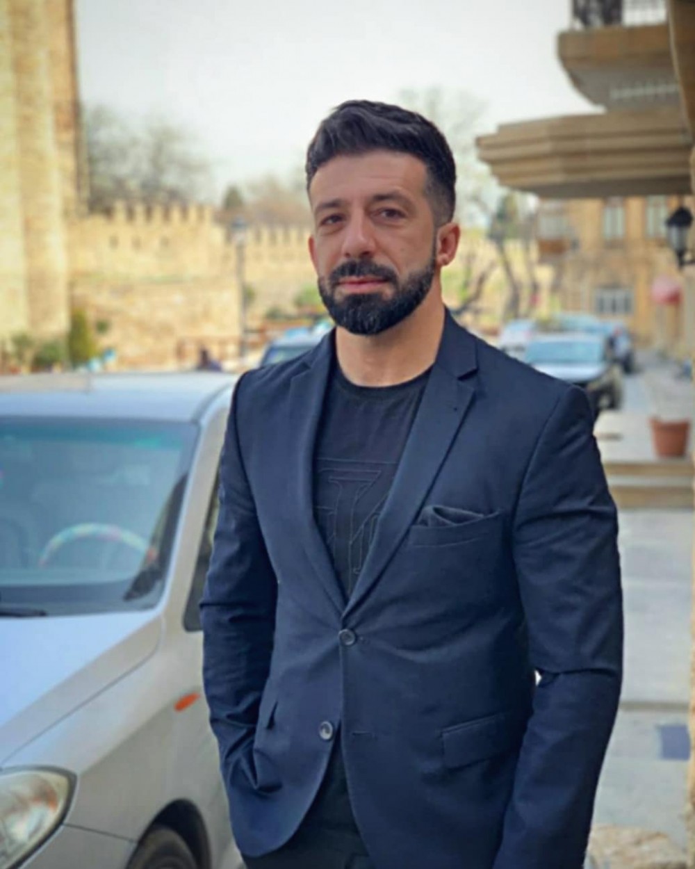 Dünya çempionu Bulvarda dənizə düşən qadını xilas etdi- VİDEO