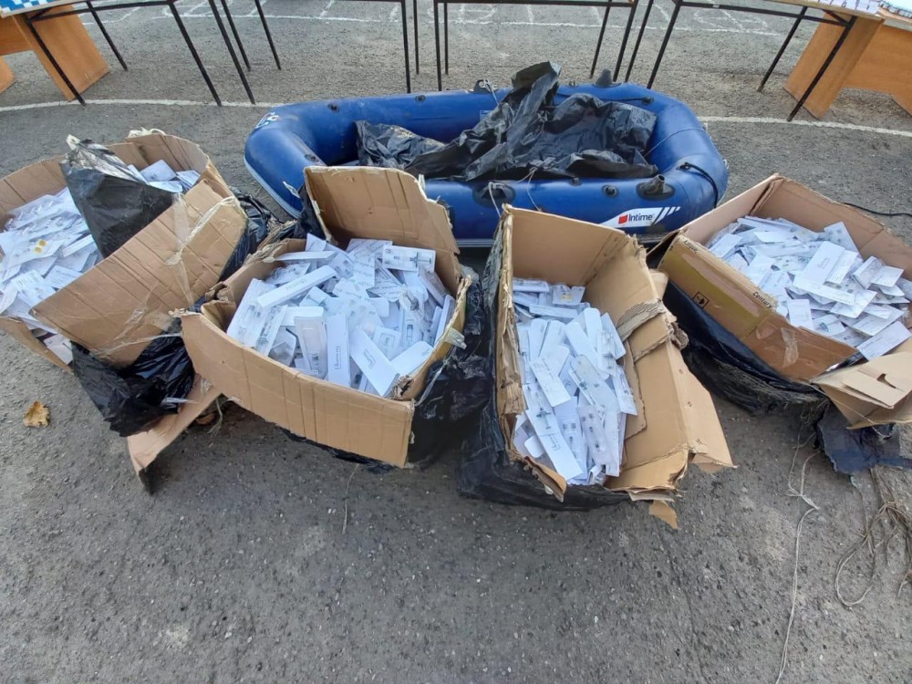 İrandan Azərbaycana narkotik keçirmək istəyən şəxs sərhədçilərə bıçaqla xəsarət yetirməyəcəhd etdi - FOTOLAR