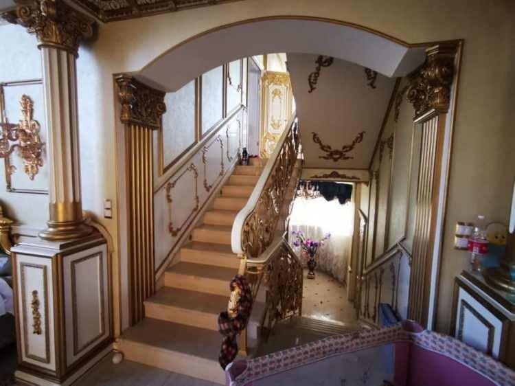 Polis rəisinin evindən qızıl unitaz çıxdı- Antikorrupsiya əməliyyatı