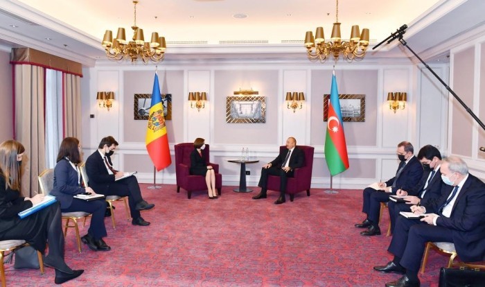 İlham Əliyev BrüsseldəMoldova prezidenti ilə görüşdü