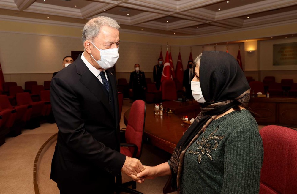 Hulusi Akar şəhid Valeh Məmiyevin ailə üzvləri iləGÖRÜŞDÜ (FOTOLAR)