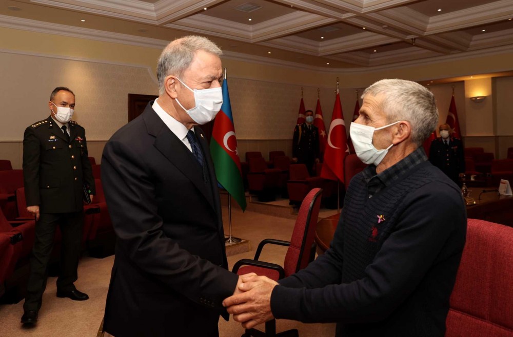 Hulusi Akar şəhid Valeh Məmiyevin ailə üzvləri iləGÖRÜŞDÜ (FOTOLAR)