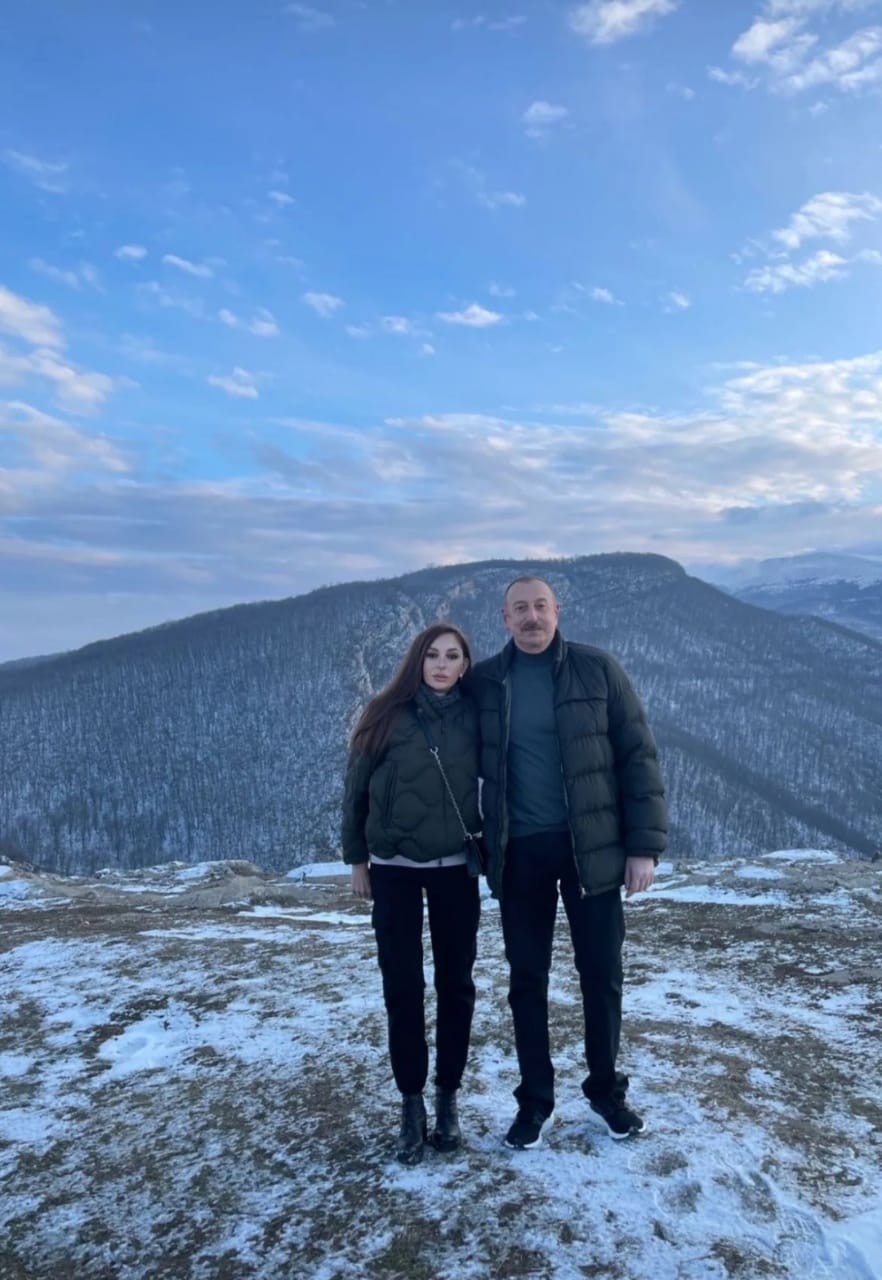 İlham Əliyev ailəsi iləŞuşada (FOTOLAR)