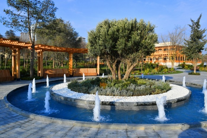 Prezident və Mehriban ƏliyevaNizami Gəncəvi parkının açılışında (FOTOLAR)