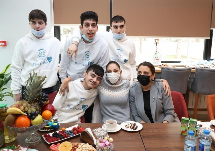 Mehriban Əliyeva qızları ilə açılışda- FOTOLAR