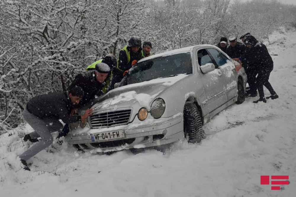 10-a yaxın avtomobil qəzaya düşdü - Xəsarət alanlar var- FOTOLAR