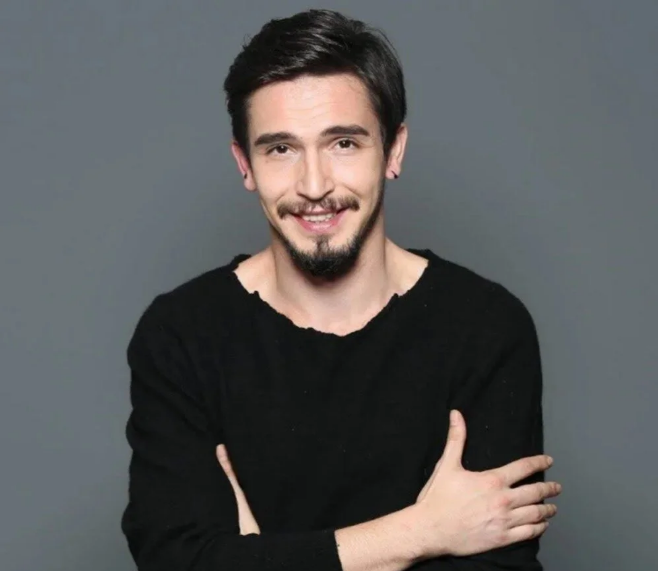 "Çukur" serialının tanınmış aktyoru cinsiyyətini dəyişdirib, qadın oldu- FOTOLAR