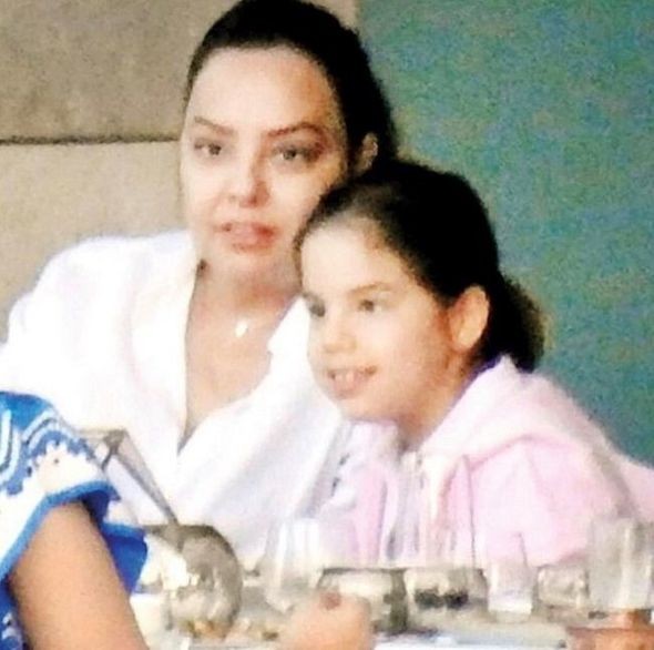 Ebru Gündeşin sirr kimi saxladığı qızı ilk dəfə üzə çıxdı- FOTOLAR
