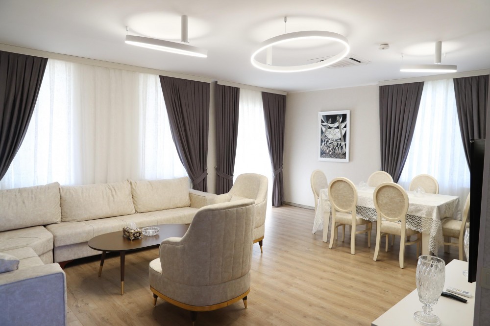 İlham Əliyev və birinci xanım Prezidentin xüsusi nümayəndəliyinin qərargahında- FOTOLAR