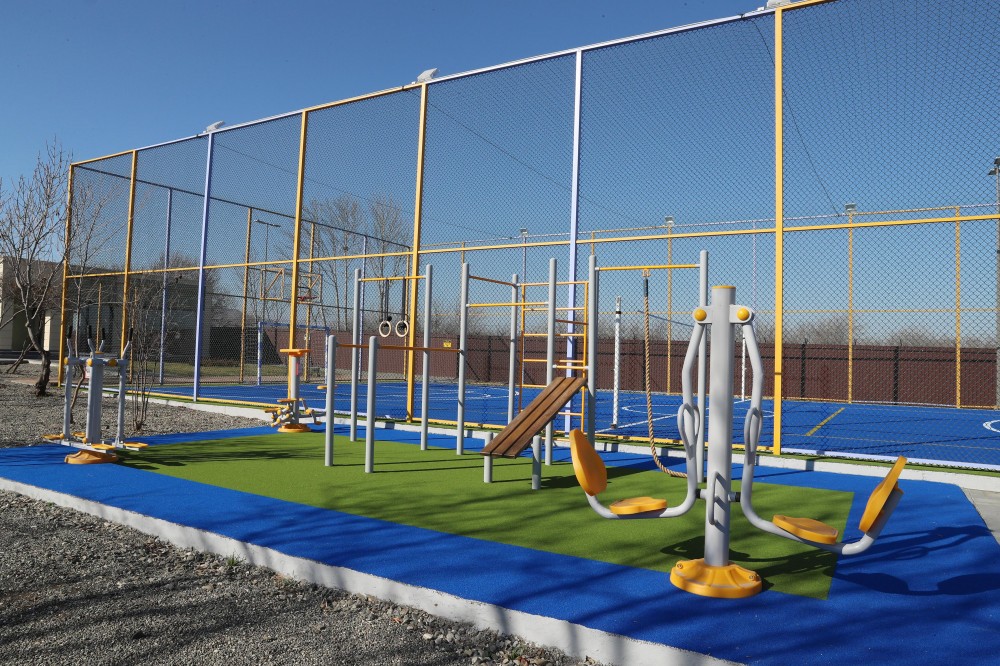 İlham Əliyev və birinci xanım Prezidentin xüsusi nümayəndəliyinin qərargahında- FOTOLAR