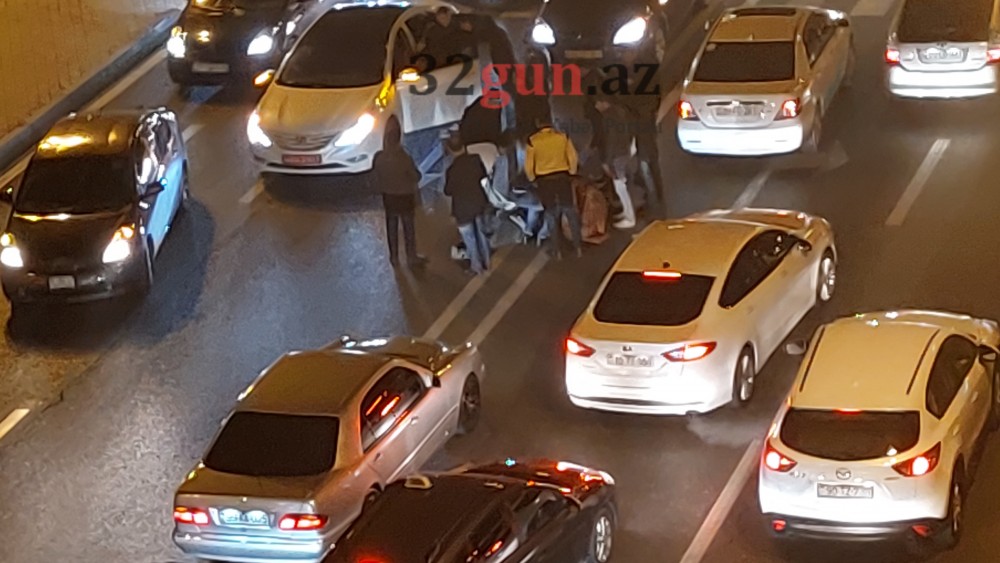 Bakıda səfirliyin sərxoş əməkdaşı maşınla adam vurdu -Təcili yardım gecikdi  (FOTO+VİDEO)