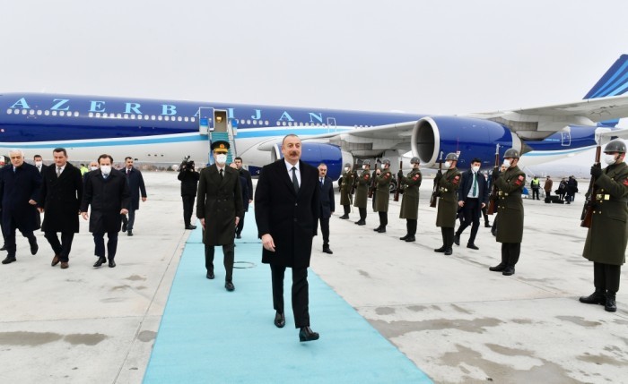 İlham Əliyevin Türkiyəyə işgüzar səfəri başladı- YENİLƏNİB (FOTOLAR)