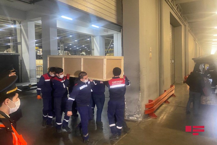 Rüstəm İbrahimovun cənazəsi Bakıya gətirildi -FOTO