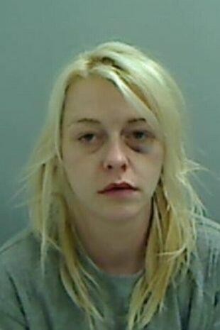 Rəfiqəsini bıçaqlayıb onun kartıyla marketə çips almağa getdi- FOTOLAR