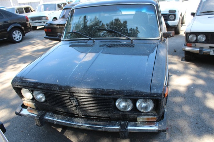 Avtomobili qaçırıb nömrəsini dəyişən dostlar saxlanıldı- FOTO