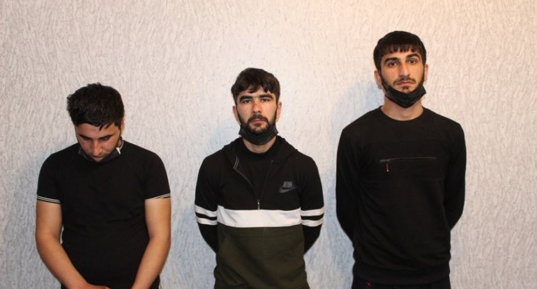 “E-manat”dan 32 000 manat oğurladılar- FOTOLAR