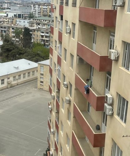 Xumarı təmizlikçi qadın da xilas etmək istəyirmiş- FOTOLAR