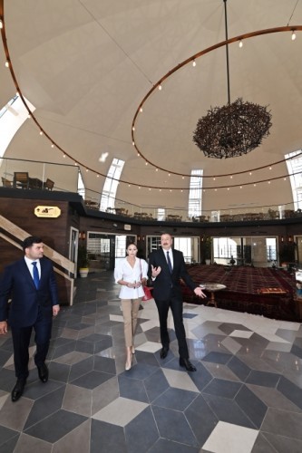 İlham Əliyev və Mehriban Əliyeva “Şərq Bazarı” kompleksinin açılışında- FOTOLAR