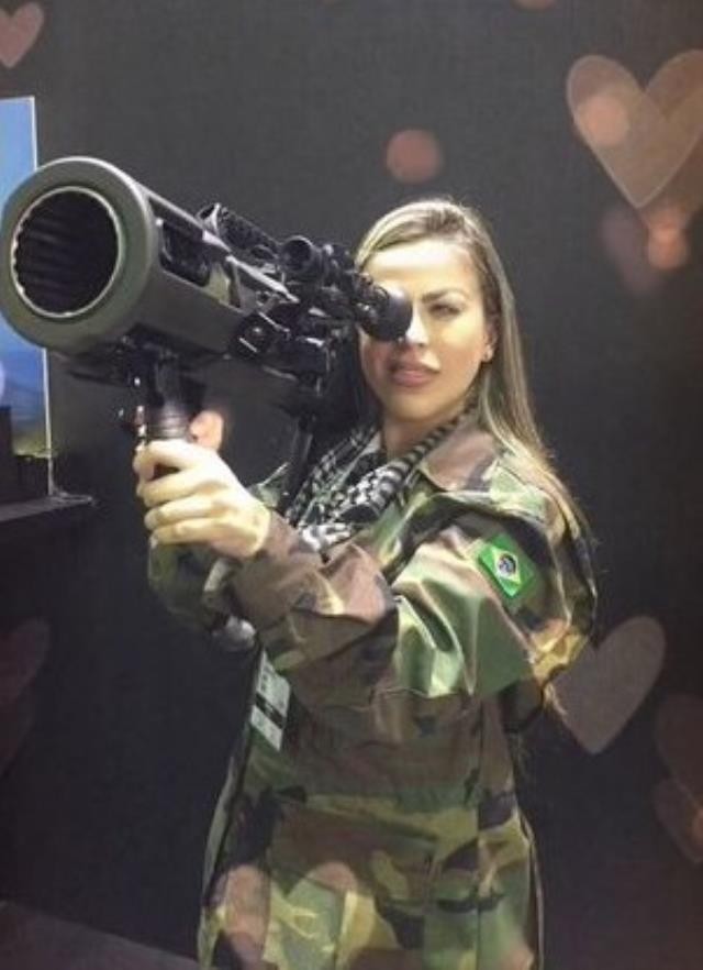 Ukraynadakı döyüşlərdə bu məşhur qadınÖLDÜRÜLDÜ (VİDEO/FOTO)