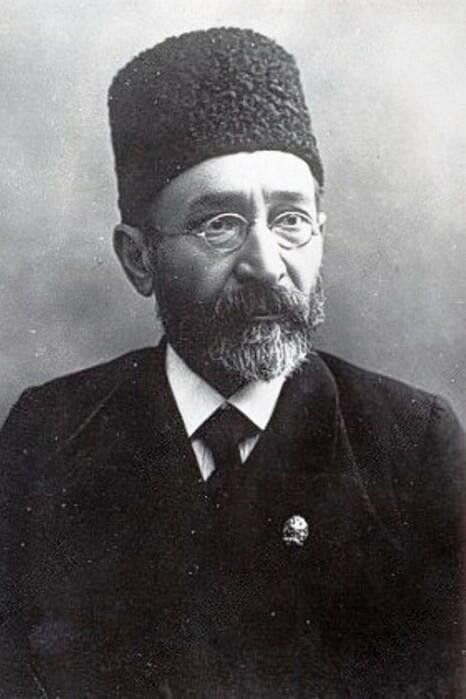 Həyat yoldaşını erkən itirdi, erməni müəllimə görə məktəbdən getdi, işdən atıldı