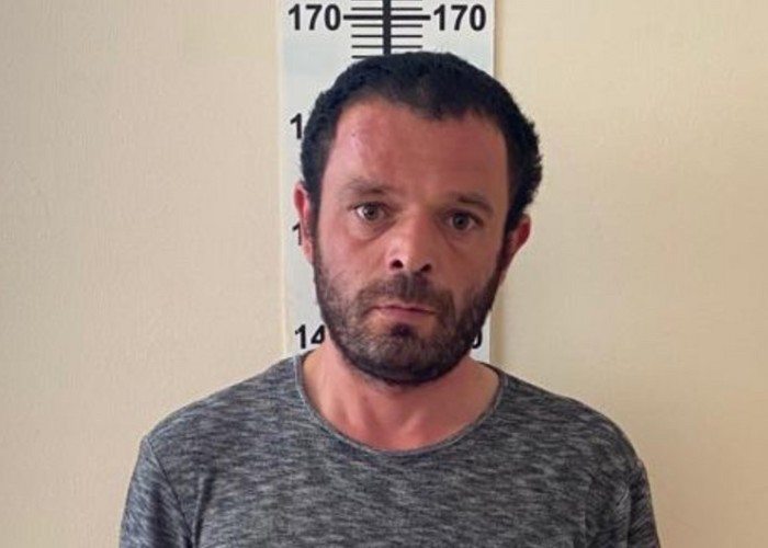 Şəhid ailəsinin evinə girən şəxs görün kimdir- FOTO