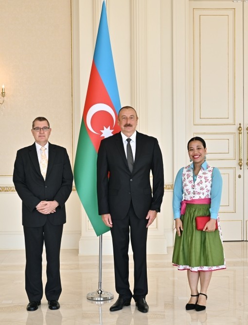 İlham Əliyev iki səfirin etimadnaməsini qəbul etdi- FOTOLAR (YENİLƏNİB)