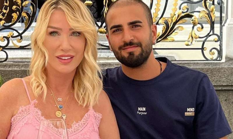 Məşhur müğənninin əri xaricdəLGBTQ+ mitinqinə qatıldı - görün kimdir (VİDEO)