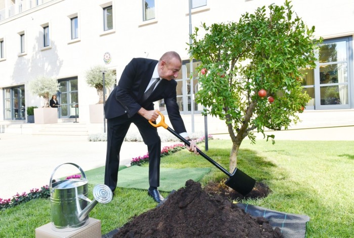 Prezident İtaliyadakı səfirliyin yeni binasınınaçılışında (FOTOLAR)