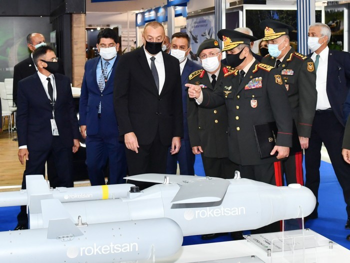 Prezident beynəlxalq sərgilərlə tanış oldu- YENİLƏNİB (FOTOLAR)