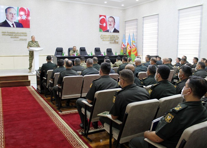 Baş Qərargah rəisi xidməti müşavirə KEÇİRDİ- Tapşırıqlar verdi