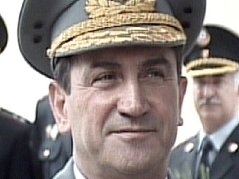 Bakıda seyfi oğurlanan polis generalı görün kimdir- 150 min dollarlıq qızıl, 70 kq pul... (FOTOLAR)