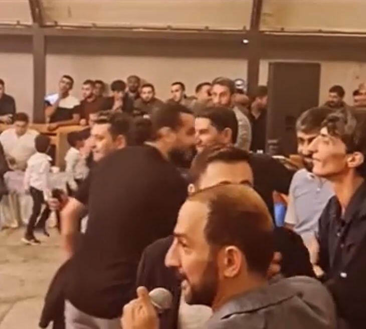 Pərviz Bülbülə başındakı PARİKİ ÇIXARDI:Toya bu vəziyyətdə gəldi (FOTO/VİDEO)