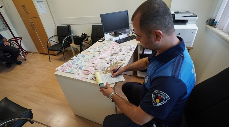 "Bankir Arif" "Azərbaycan bulvarı"nda saxlanıldı(FOTOLAR)