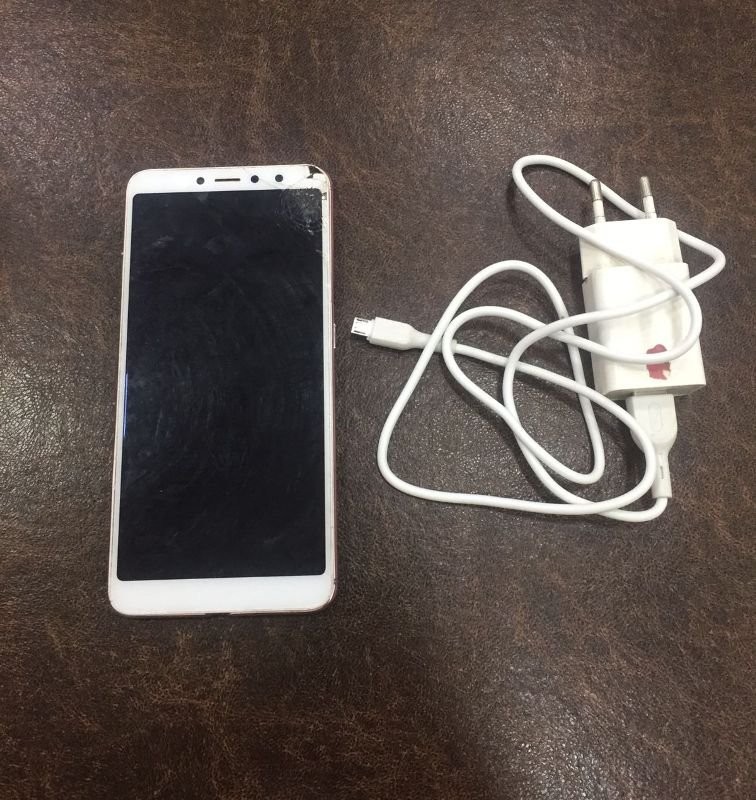 Azərbaycanda qadınlar həbsdə olan ərlərinə görün nələr gətirdilər?- FOTO