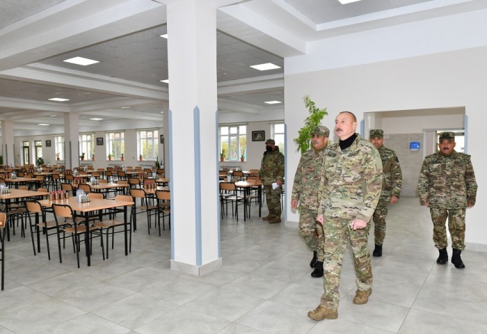 Prezident Füzulidə yeni hərbi hissədə yaradılan şəraitlə tanış olub- FOTOLAR (YENİLƏNİB)
