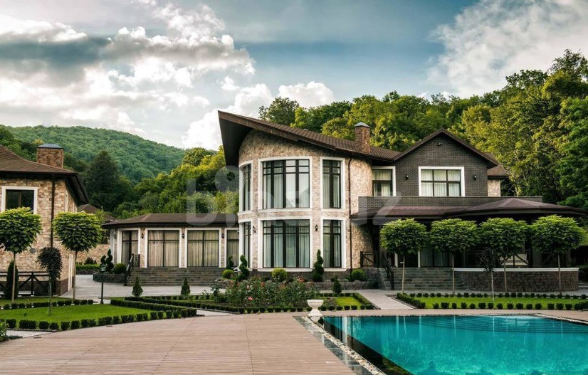 Qəbələdə 12, Bakıda 20 milyona satışa çıxarılan villalarınsahibi kimdir? (FOTOLAR)