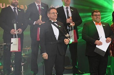 Mədət Quliyev tədbirə qolu gipsdə gəldi- FOTO