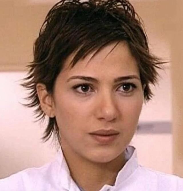 Məşhur aktrisa hicab bağladı- Bu səbəbə görə (FOTO)