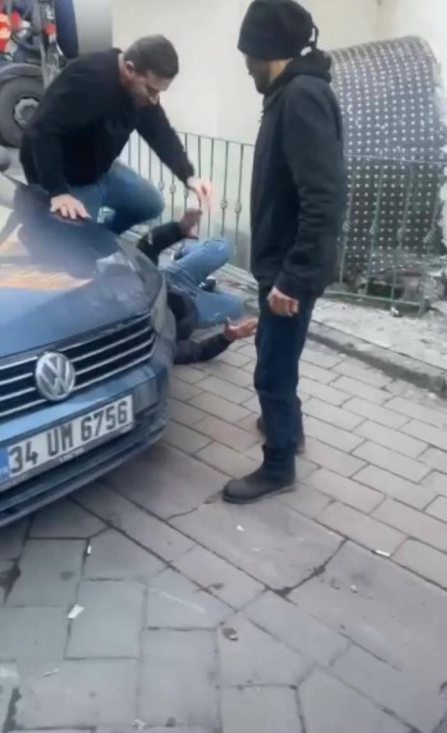 İzlədiyi qadının qohumları tərəfindən küçədə döyüldü- FOTO+VİDEO