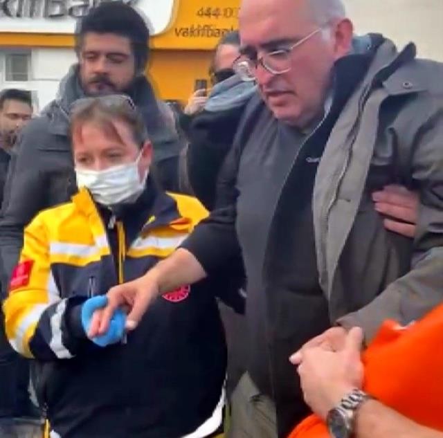 Bələdiyyə binası qarşısında aclıq aksiyası keçirən həkiminvəziyyəti pisləşdi(FOTO)