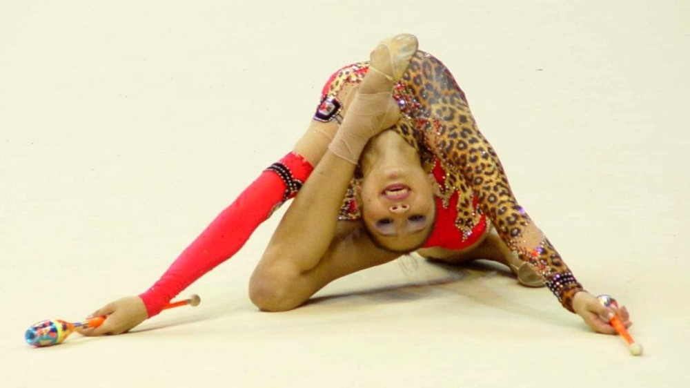 Ailəsi ilə birlikdə gəzməyə gedən Aliyə Qarayevanın ayağı sındı- Video