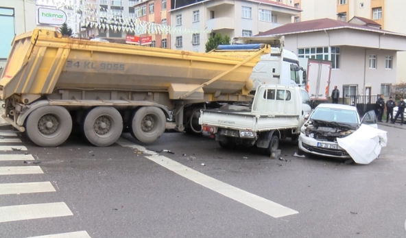 Yük maşını qəzaya düşdü- Məktəbli yaralandı, 14 avtomobil isə...