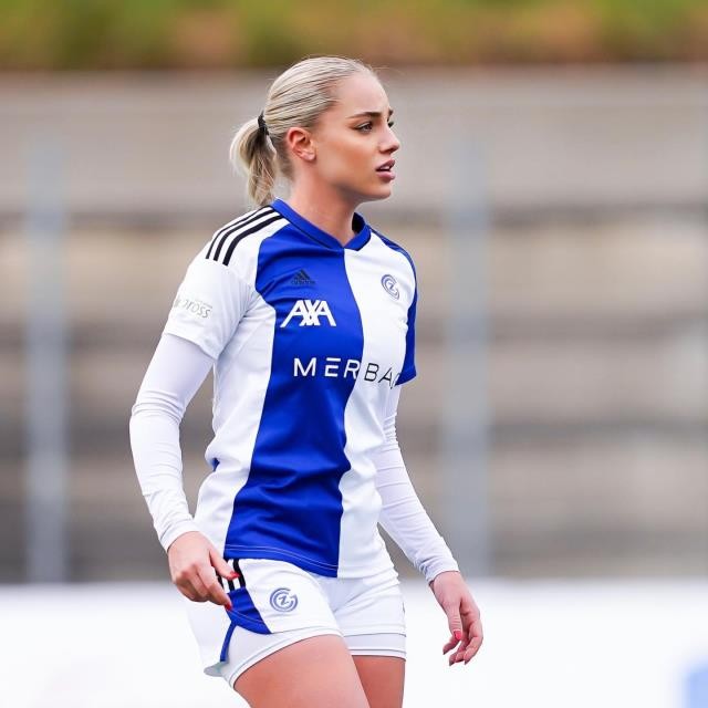 “Dünyanın ən gözəl futbolçusu”ndanüzücü xəbər