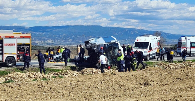 Turistləri daşıyan avtobus QƏZAYA DÜŞDÜ:Ölən və yaralananlar var (FOTO)
