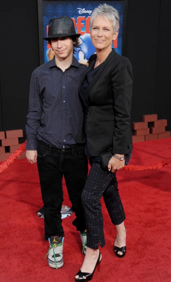 Məşhur aktrisa cinsiyyət dəyişdirərək qadın olan övladınınFOTOSUNU PAYLAŞDI