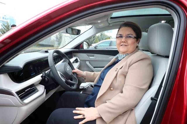 "Togg"dan xidməti avtomobil kimi istifadə edən növbəti şəxsgörün kimdir (FOTO)