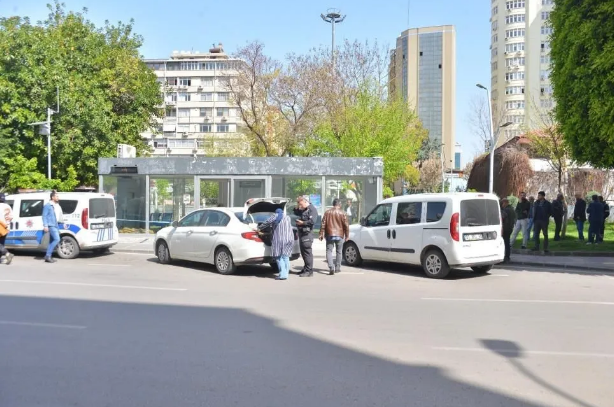 Avtobus dayancağında siqaret çəkən şəxsÖLDÜRÜLDÜ