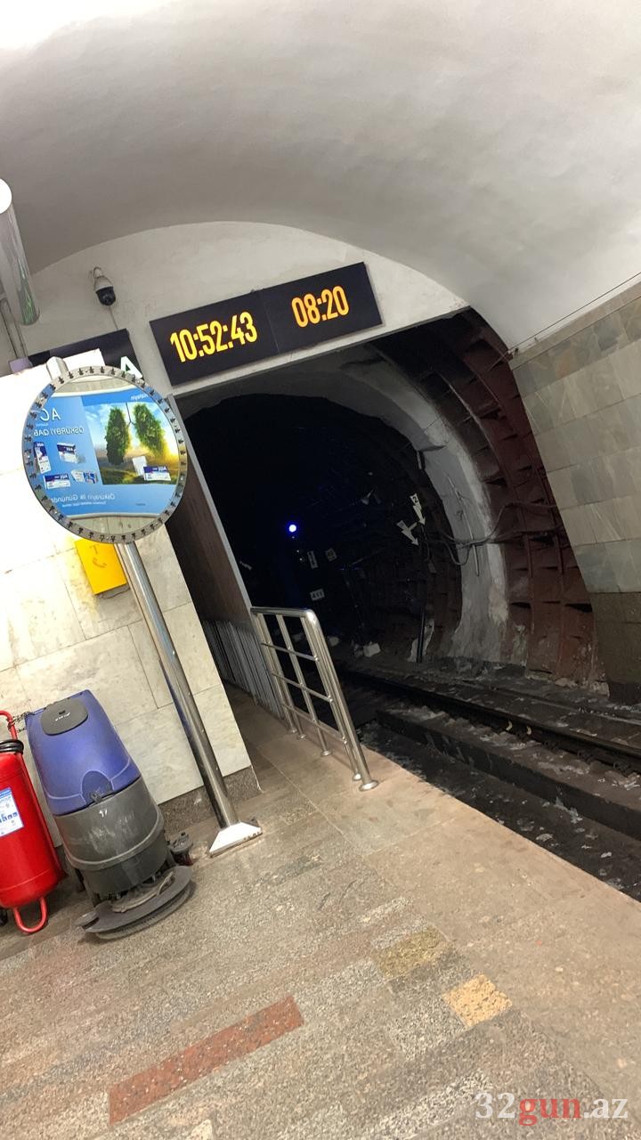 Metroda 9 dəqiqə gecikmə- Sıxlıq yarandı (FOTOLAR)