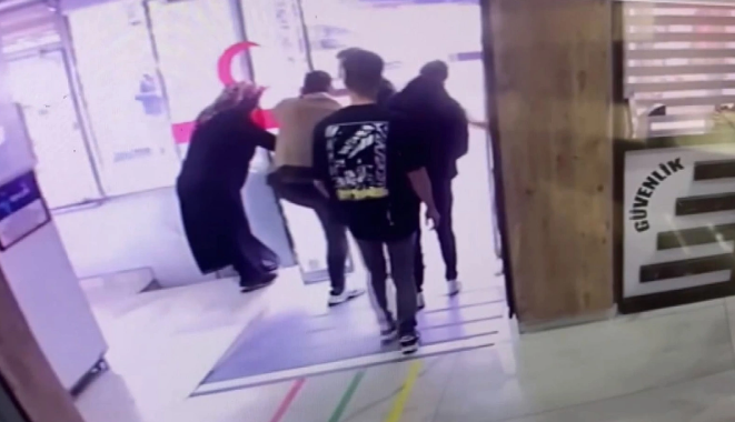 Məktəbdə halı pisləşən qızdünyasını dəyişdi